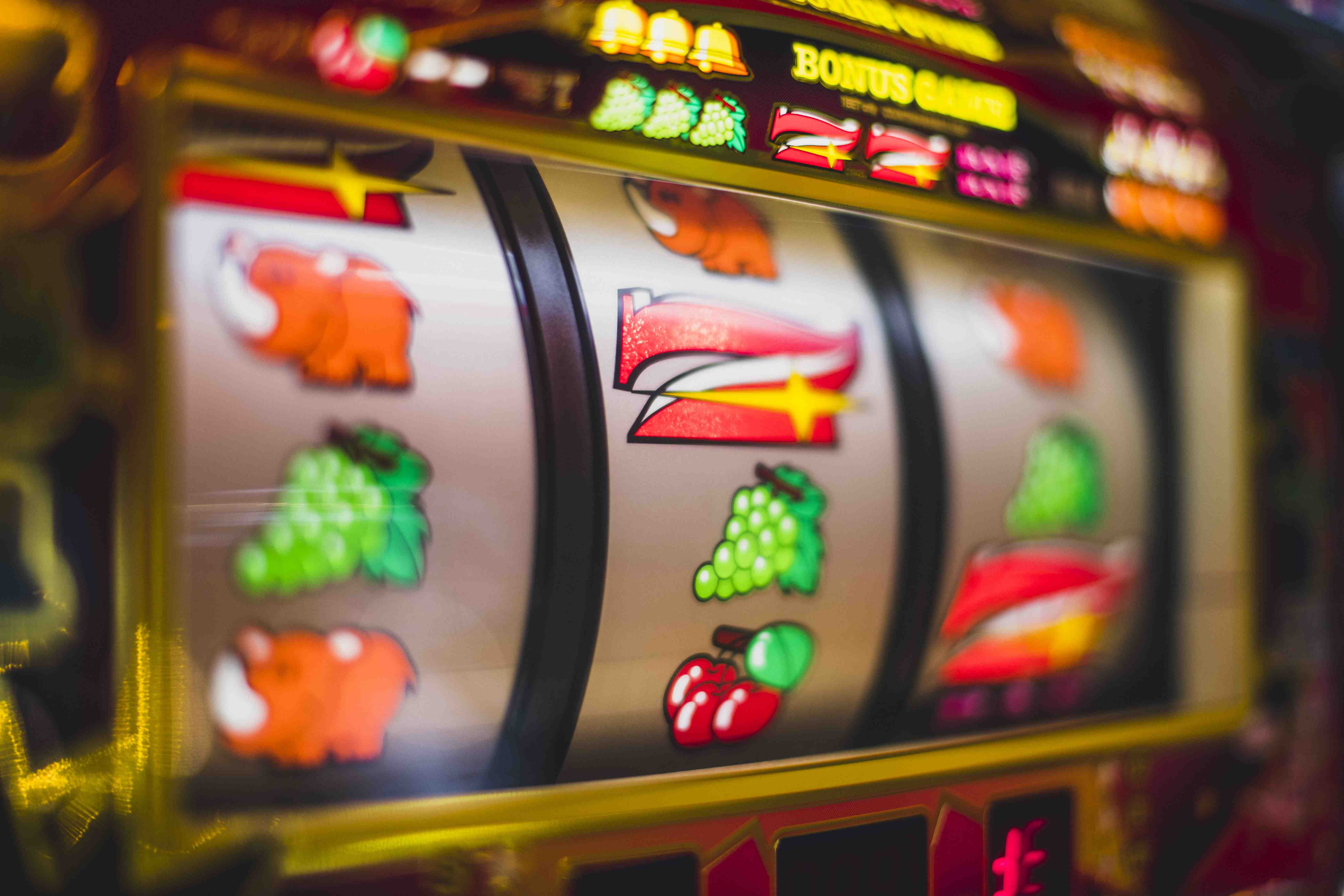 Người dùng Việt Nam chơi slot online trên điện thoại tại mmb66